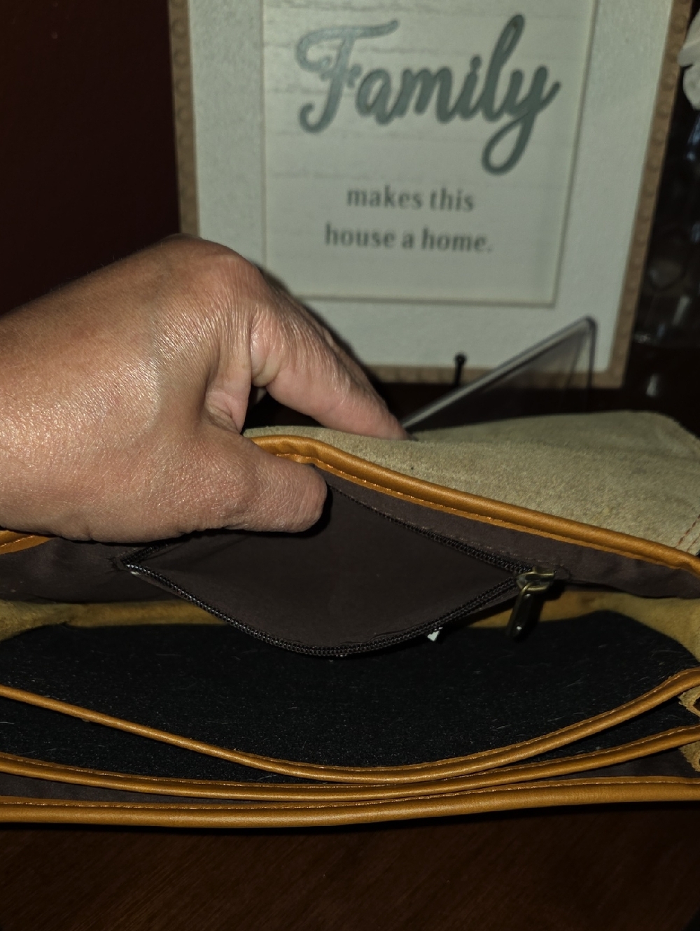 Handcrafted Genuine Leather Crossbody/ Clutch - Picture 11 of 16